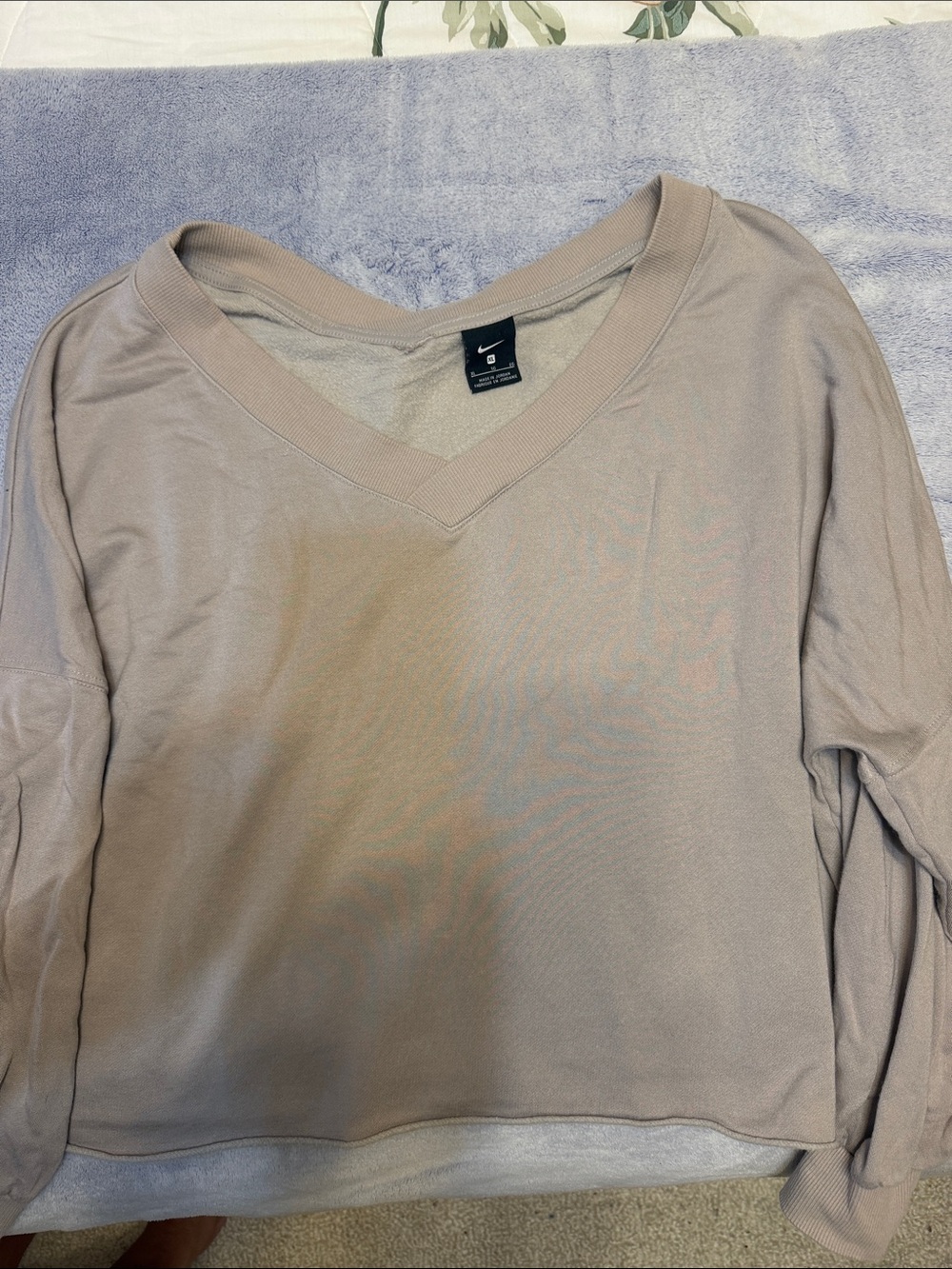 Nike V-Neck Sweatshirt in Light Taupe Cropped XL